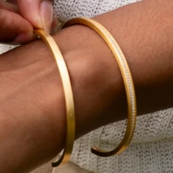 BYBIEHL GRACE BANGLE SPARKLE ARMRING METAL FORGYLDT MED STEN - 2-5001A-GP-B