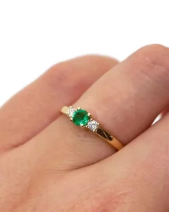 CHRISTOFFERSEN JEWELLERY RING 14 KARAT GULD MED GRØN SMARAGD OG 0,11 CARAT BRILLANTER - 5000490-SM