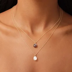 JULIE SANDLAU ELINA VEDHÆNG I 14 KARAT GULD MED ROSY MOONSTONE - YG14-PD420RSMN