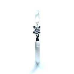 8 KT. HVIDGULD EVA RING MED BRILLANT 0,03 CT. W/SI