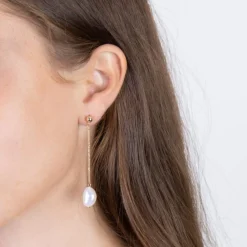 NORDAHL JEWELLERY FORGYLDT ØREHÆNGER KÆDE MED PERLE - 30490035900