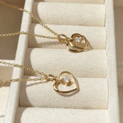 SCROUPLES HJERTE VEDHÆNG I 8 KARAT GULD MED ZIRKONIA - 214933