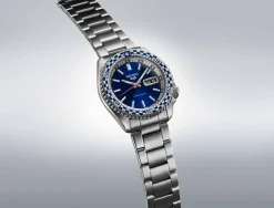 SEIKO 5 SPORT AUTOMATIC MED BLÅ SKIVE - SRPK65K1
