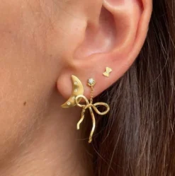 STINE A DANGLING FLOW BOW ØRERING FORGYLDT - 1362-02-S