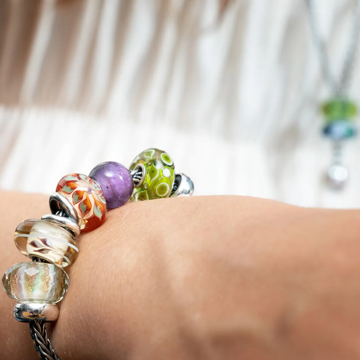 TROLLBEADS 'BLOMSTERBED' GLAS KUGLE - TGLBE-30082