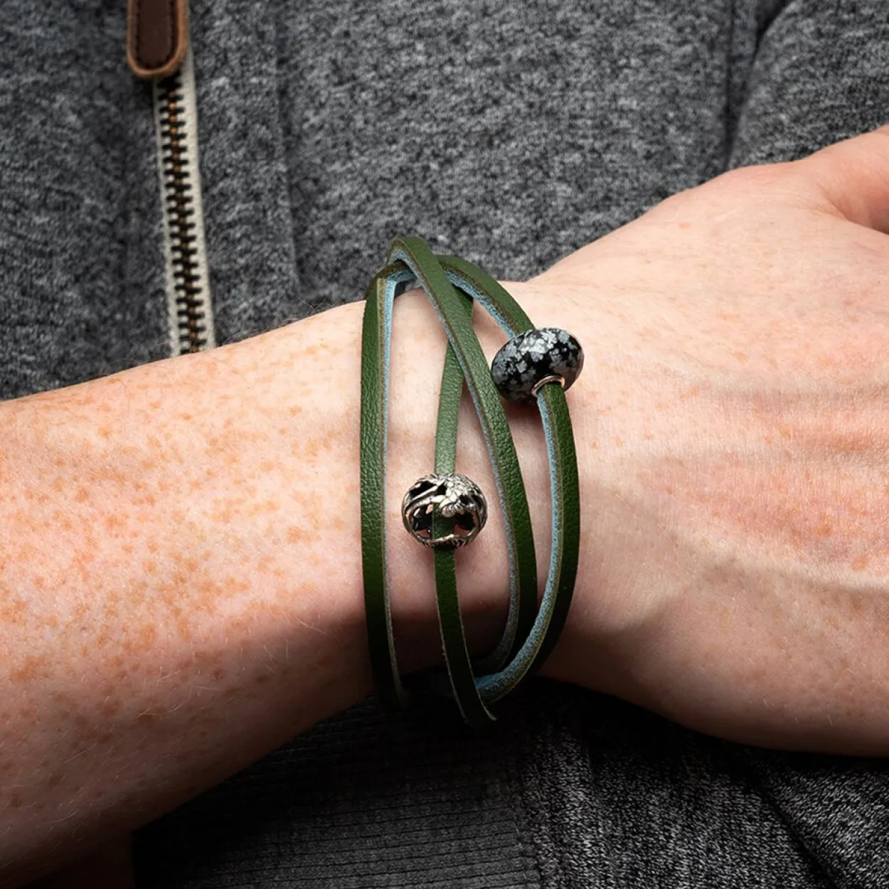 TROLLBEADS LÆDERARMBÅND LYSEBLÅ/GRØN 36CM - TLEBR-00019