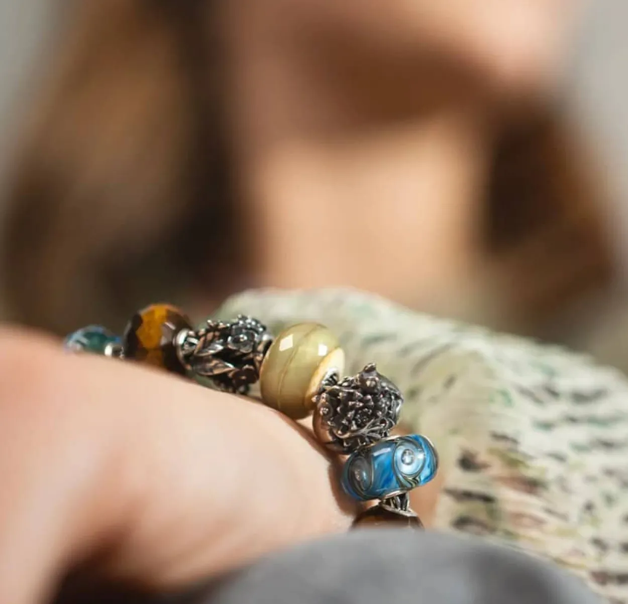 TROLLBEADS PILENS VANDSTEN GLASKUGLE - TGLBE-30159